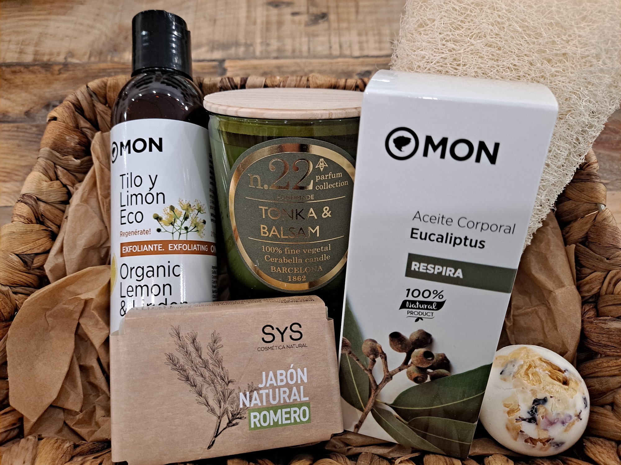 Productos corporales como cremas, aceites y jabones Varios productos corporales como cremas, aceites y jabones